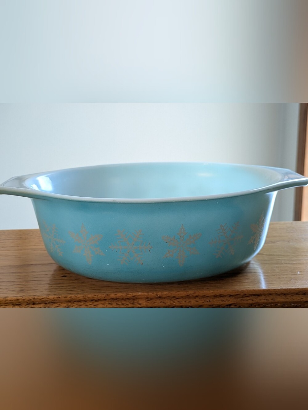 PYREX Turquoise Snowflake Ceramic Bake Dish Without Lid. Oval 1.5 Quarts